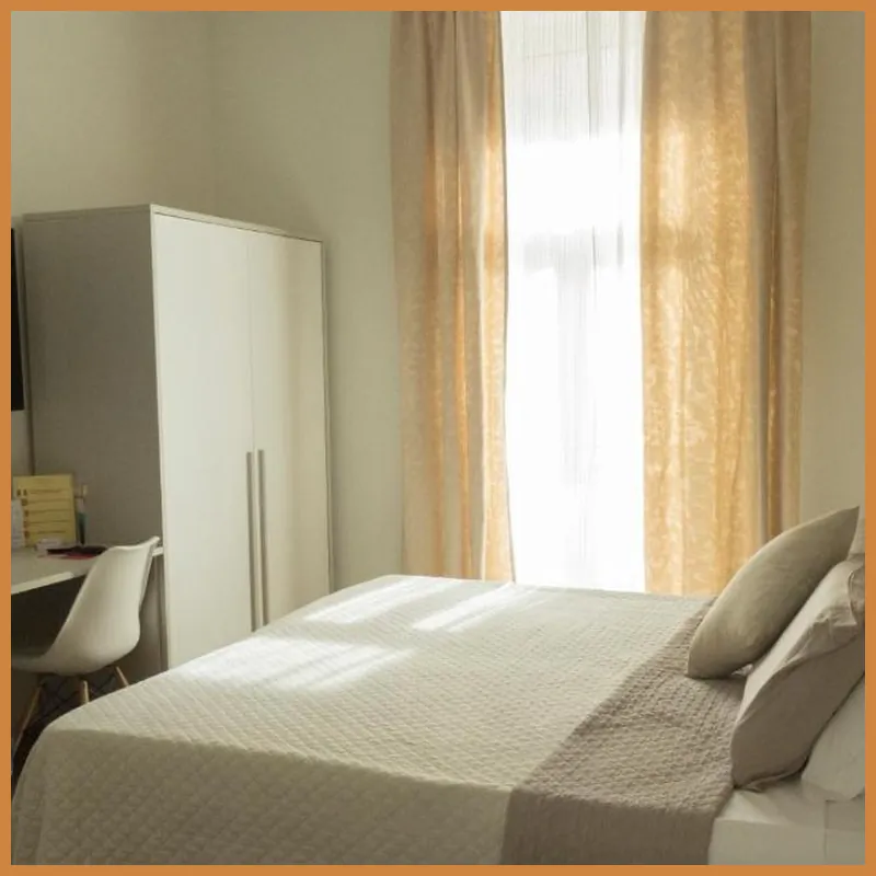 Rooms Stazione Centrale hotel room