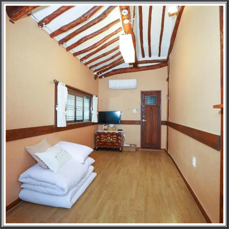 Jeonju Hanok Maeul Sukbak Byeolbit Goong hotel room