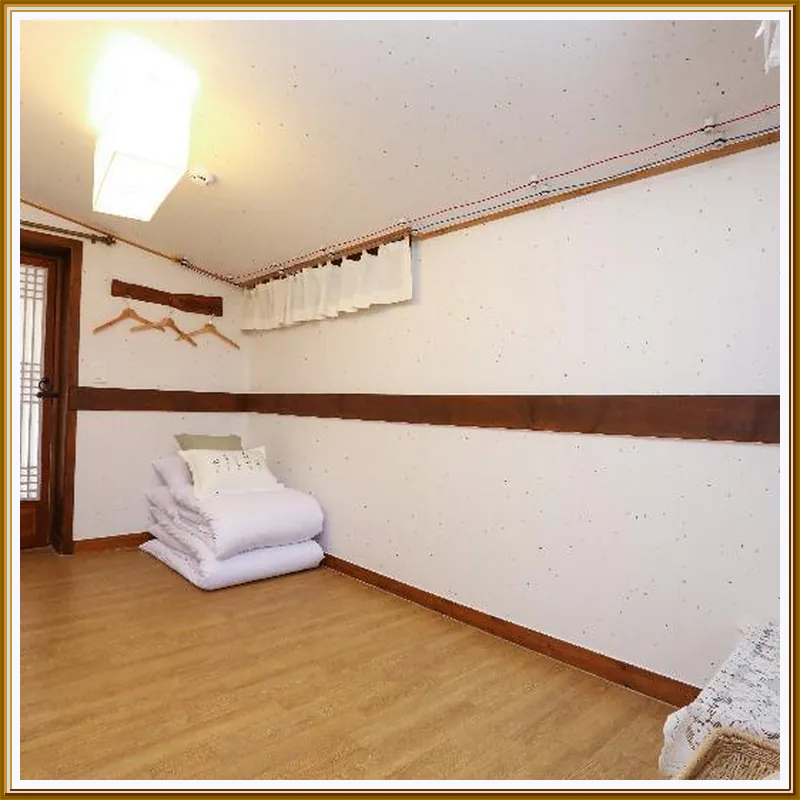 Jeonju Hanok Maeul Sukbak Byeolbit Goong hotel room
