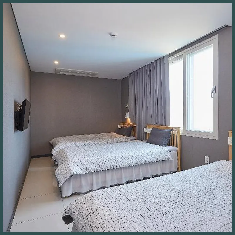 Red-Lighthouse Guest House hotel room