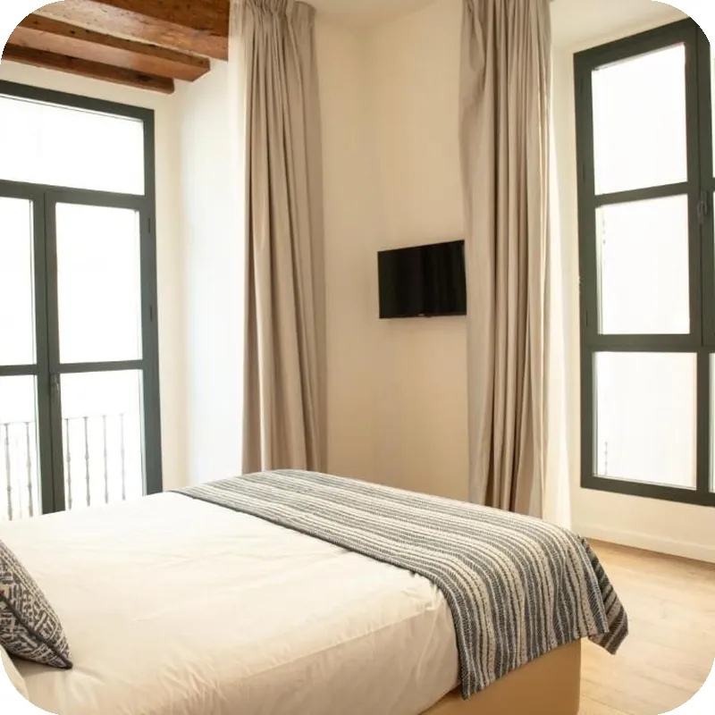 nQn Aparts & Suites Sevilla hotel room