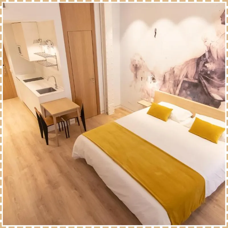 Plaza Mayor Suites & Apartments hotel room