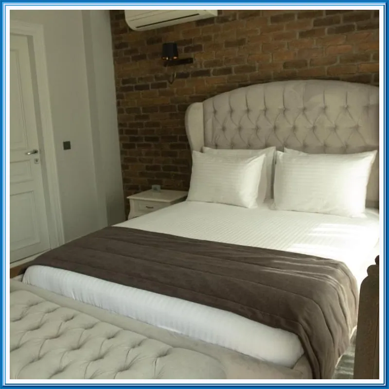 Louis Rooms hotel room