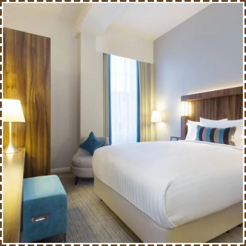 Courtyard by Marriott Edinburgh hotel room