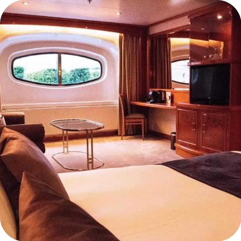 Sunborn Yacht Hotel London hotel room