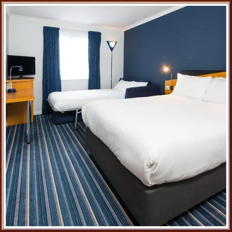 Holiday Inn Express Manchester East By IHG hotel room