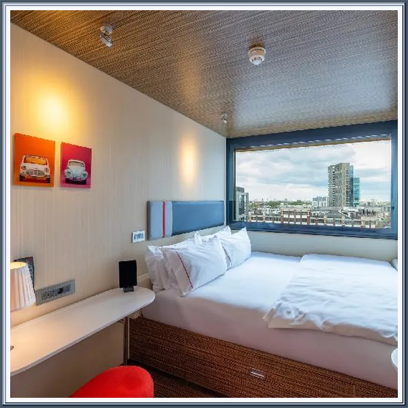 citizenM London Shoreditch hotel room