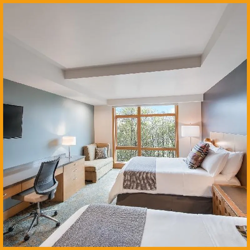 Cedarbrook Lodge hotel room