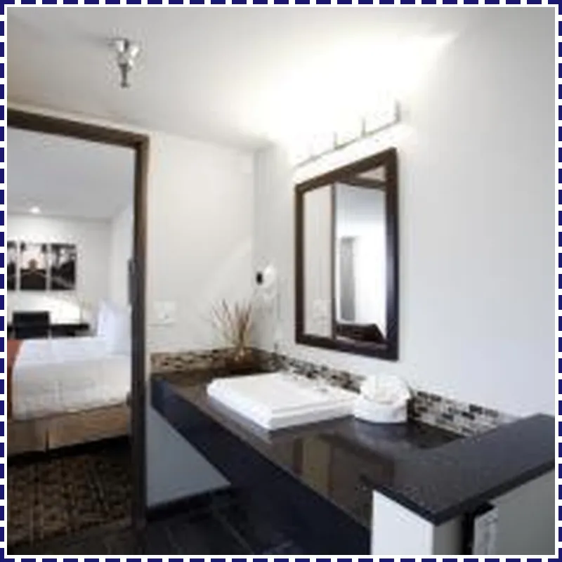 Redac Gateway Hotel in Torrance hotel room