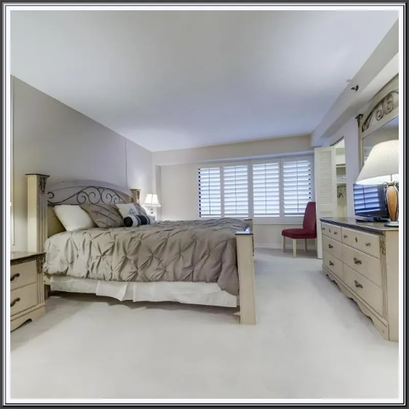 Jockey Club Suites hotel room